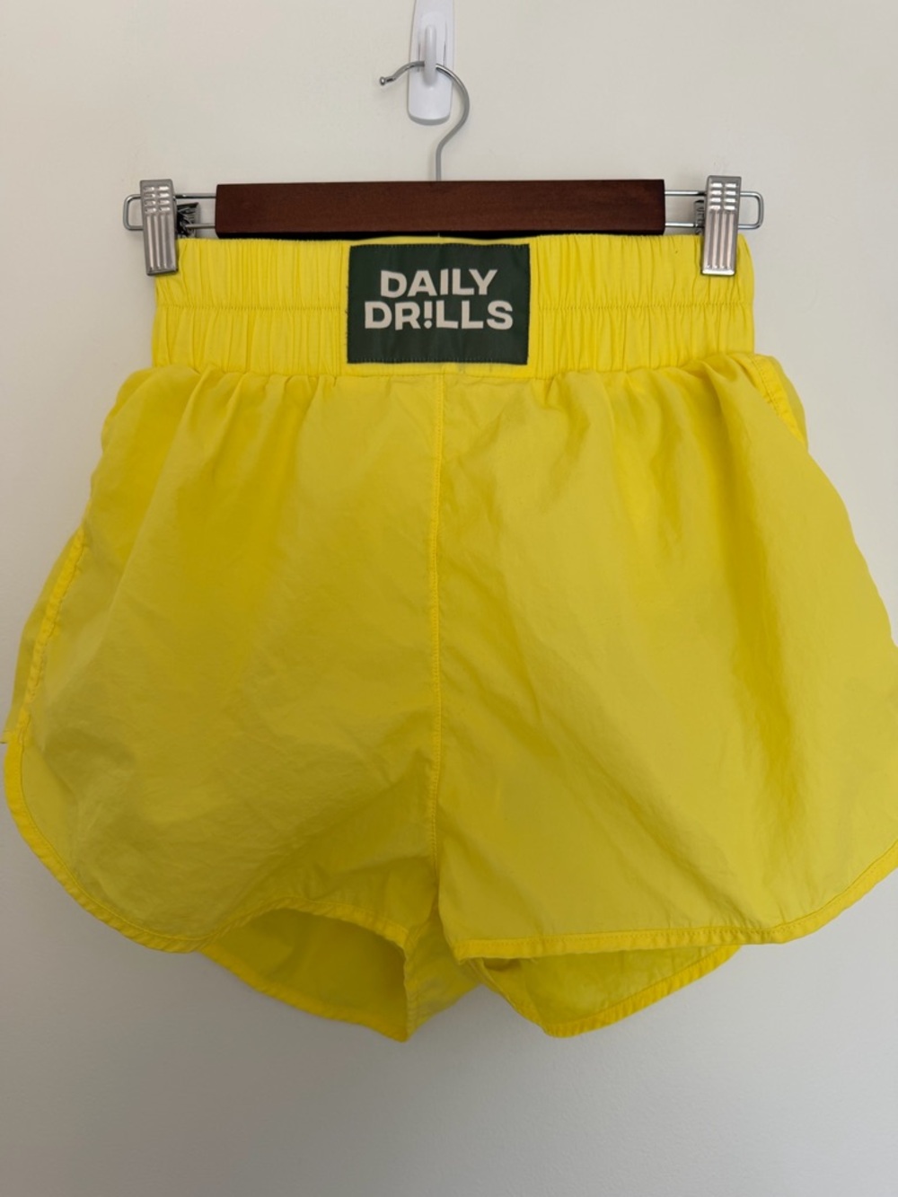 Daily Drills Bright Yellow Run Shorts Size Medium - Picture 4 of 8